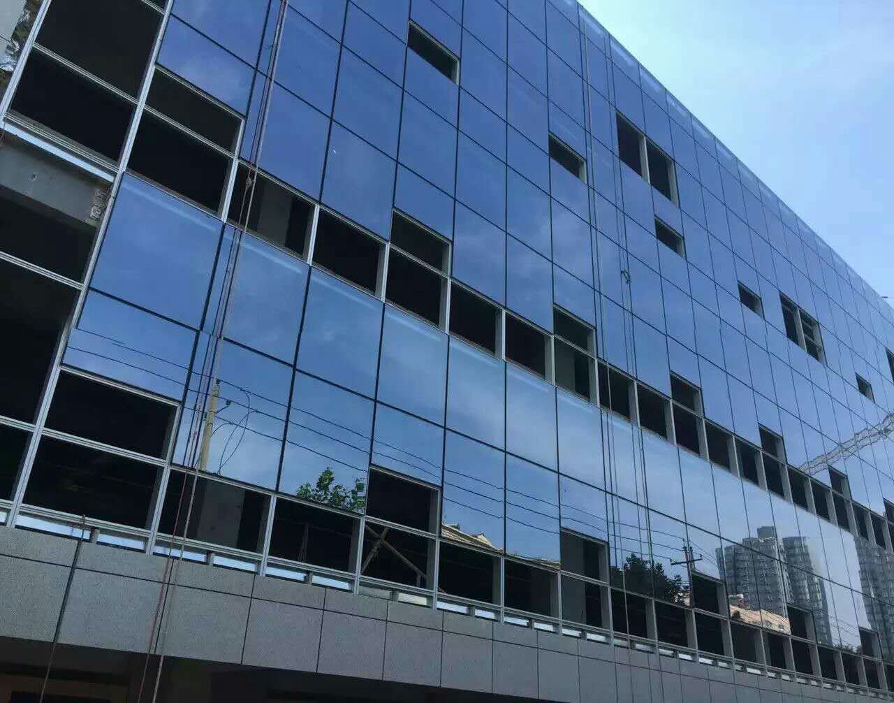 澄縣廣場和錦達(dá)玻璃幕墻廠家合作很誠信